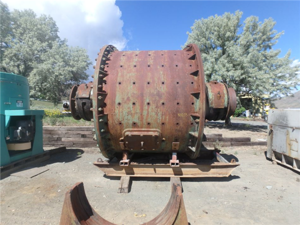 Canadian Allis Chalmers 9' X 7' (2.7m X 2m) Ball Mill, 400 Hp)